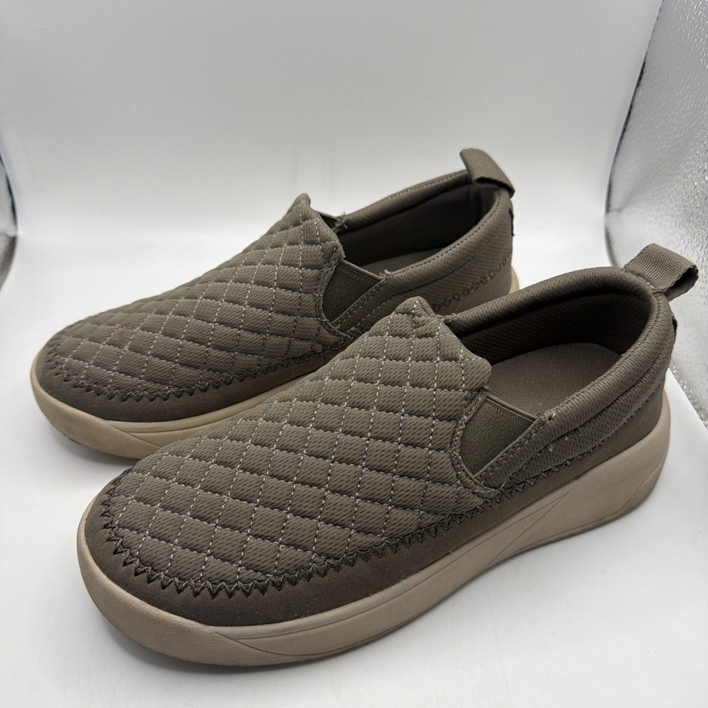 Staheekum Women's Quilted Slip On Shoes Taupe Size 7.